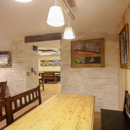 Refugio De Bujaruelo Hostel *