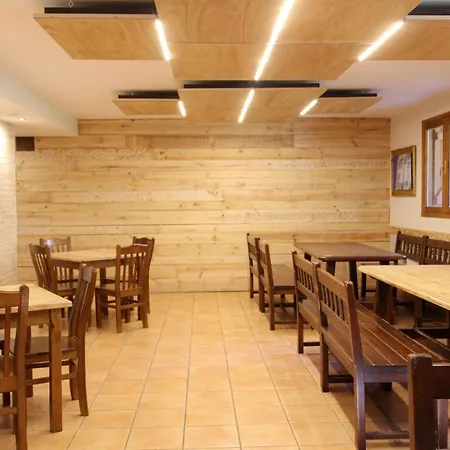 Refugio De Bujaruelo Hostel *